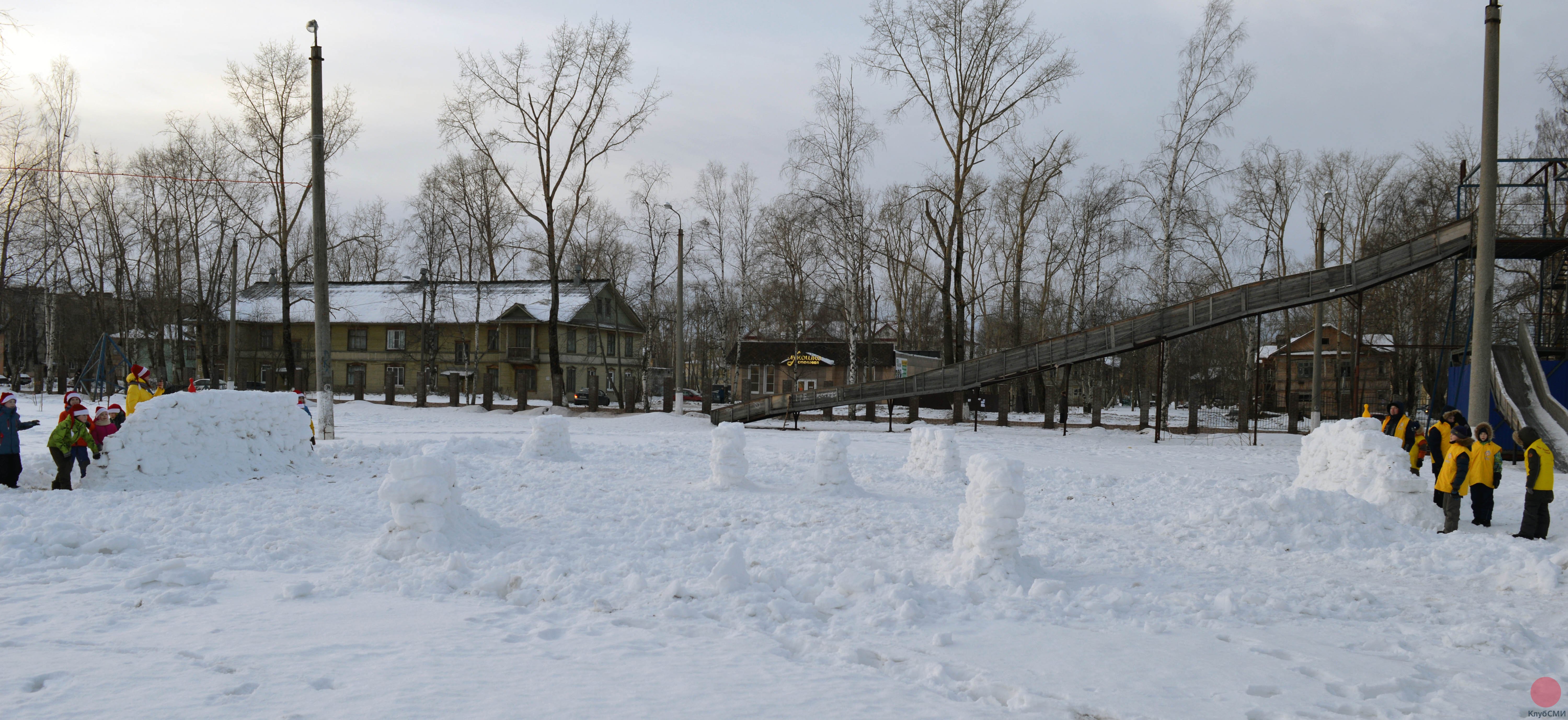 В северодвинском парке штурмовали снежную крепость
